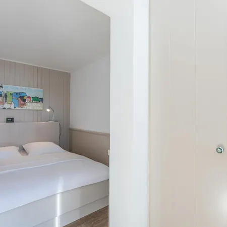 Holiday home Vor Ruegen Sundhagen-Niederhof